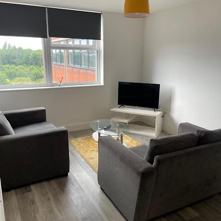 #0611 Two Bedroom Serviced Apartment - Free Parking ダービー エクステリア 写真